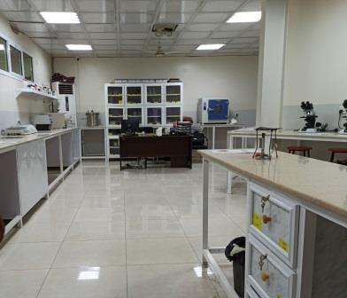 قاعات دراسية مجهزة